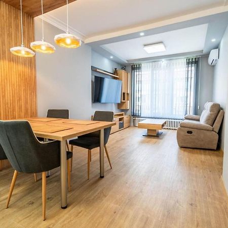 Vitoshka'S Finest Apartment โซเฟีย ภายนอก รูปภาพ